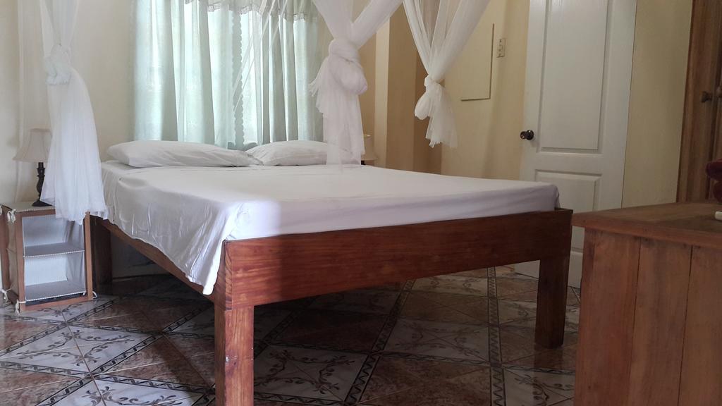 Aparthotel Lillibets Castara Esterno foto